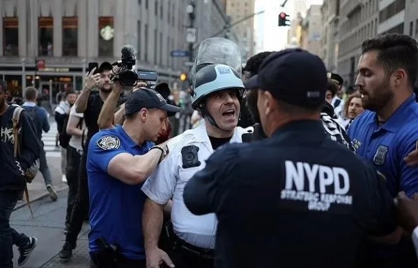 Avrupa’dan ikiyüzlü hamle: Düşünce özgürlüğünü hiçe saydılar!